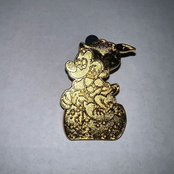 DISNEY Hong Kong Mickey Mouse as Robin Hood Rides A Cork Gold Tone Pin 2008 - Picture 7 of 8